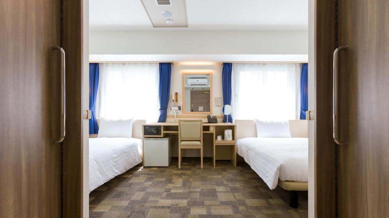 Toyoko Inn Ebina Eki Higashi Guchi Exterior photo